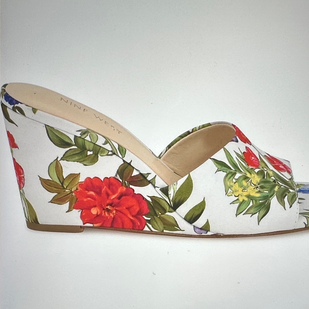 $95 Nine West Floral Wedge Sandals - Red and Green Sz 8 New In Box - Picture 3 of 16